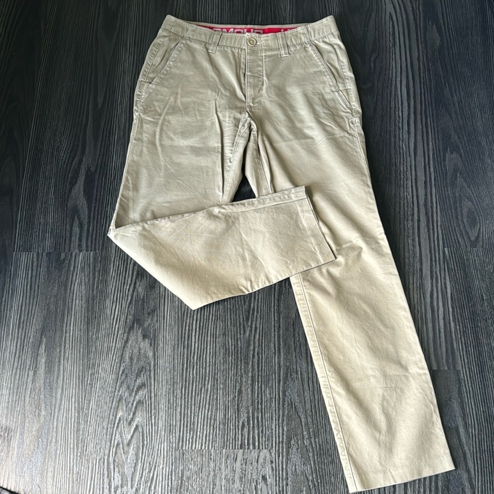 🍍UNDER ARMOUR CHINO PANTS🍍sz 32x32🍍some stretch in waist🍍D-1
